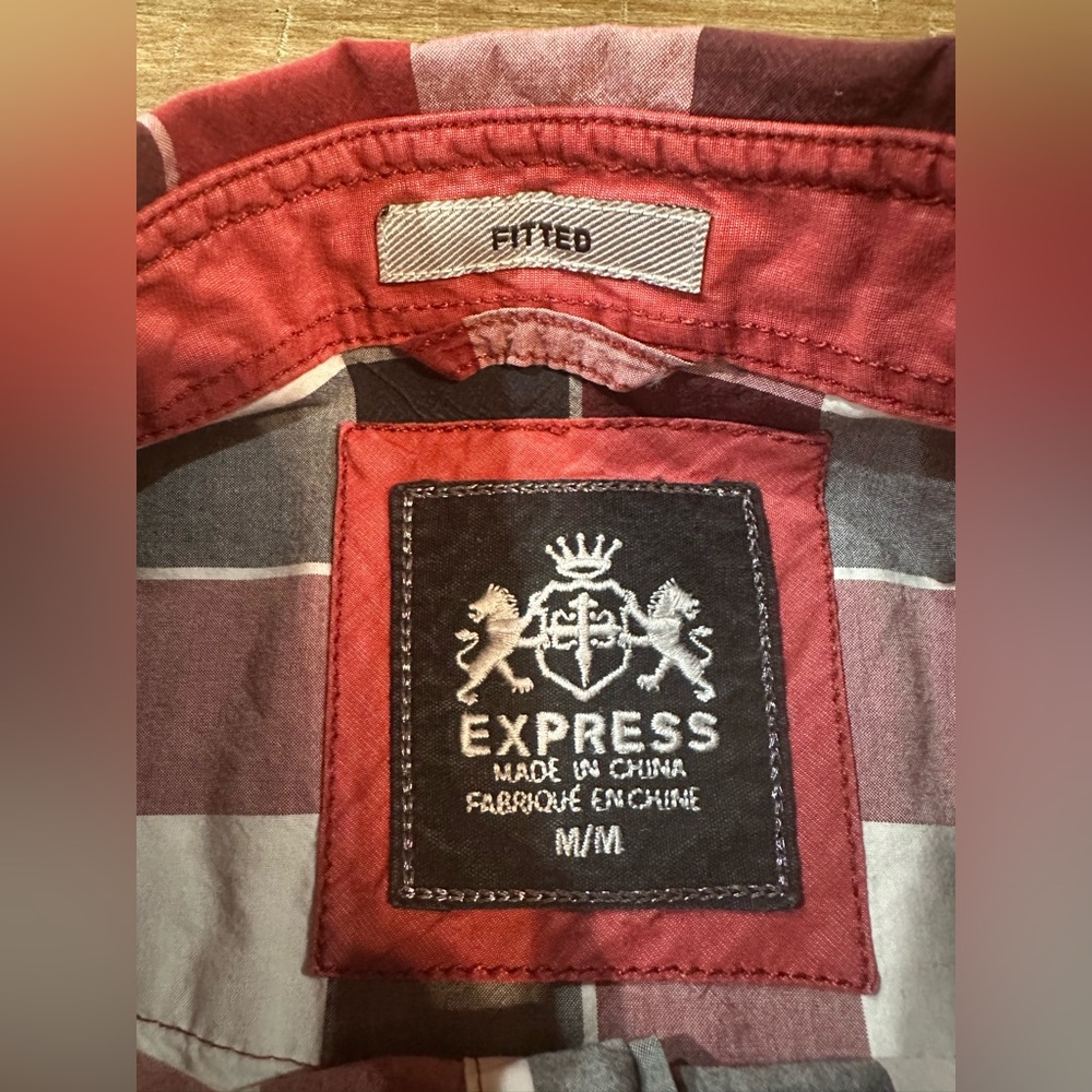 Express Men's Maroon/ White Plaid Button Up Fitted Shirt Size M Front Pockets - Picture 5 of 16